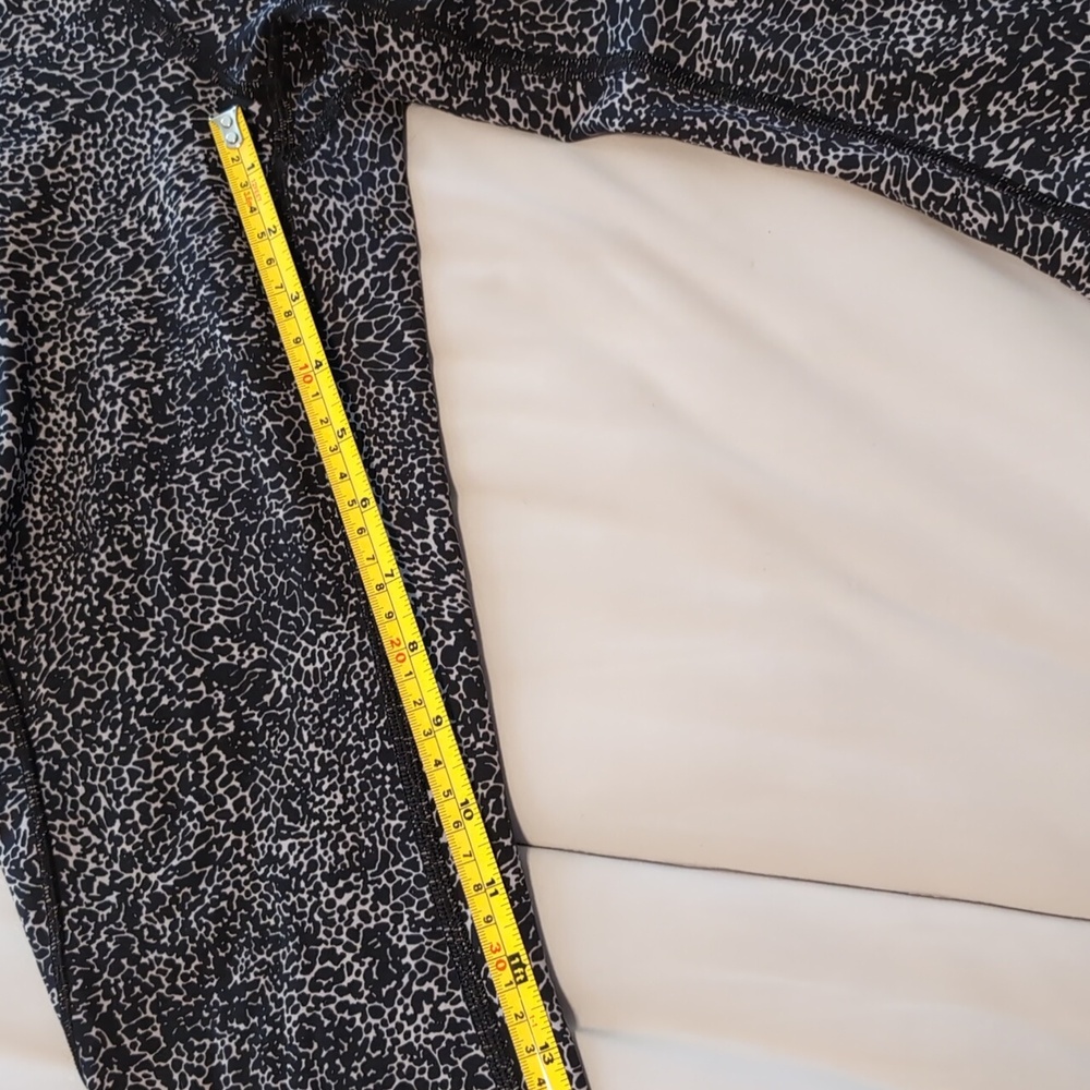 Lululemon Black And White Pattern Leggings - Picture 7 of 9